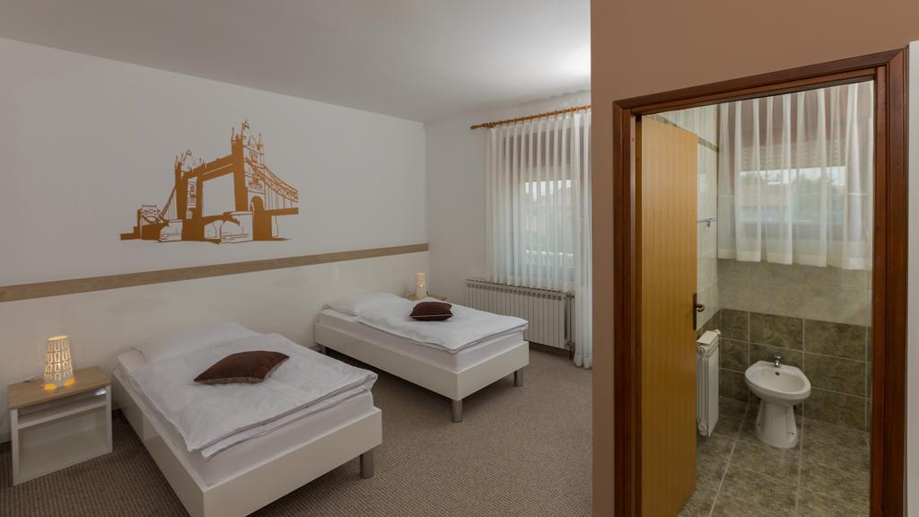 Rooms Pleska Near Zagreb Airport Velika Gorica Exterior photo