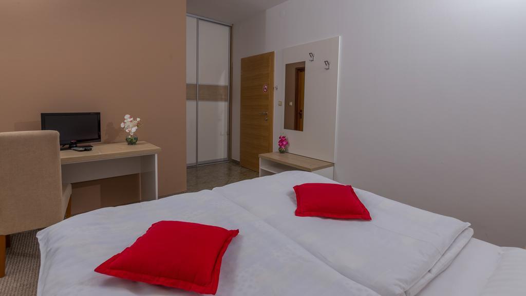 Rooms Pleska Near Zagreb Airport Velika Gorica Exterior photo