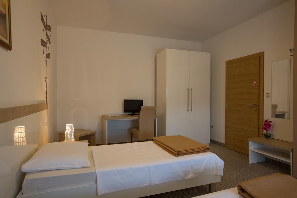 Rooms Pleska Near Zagreb Airport Velika Gorica Exterior photo